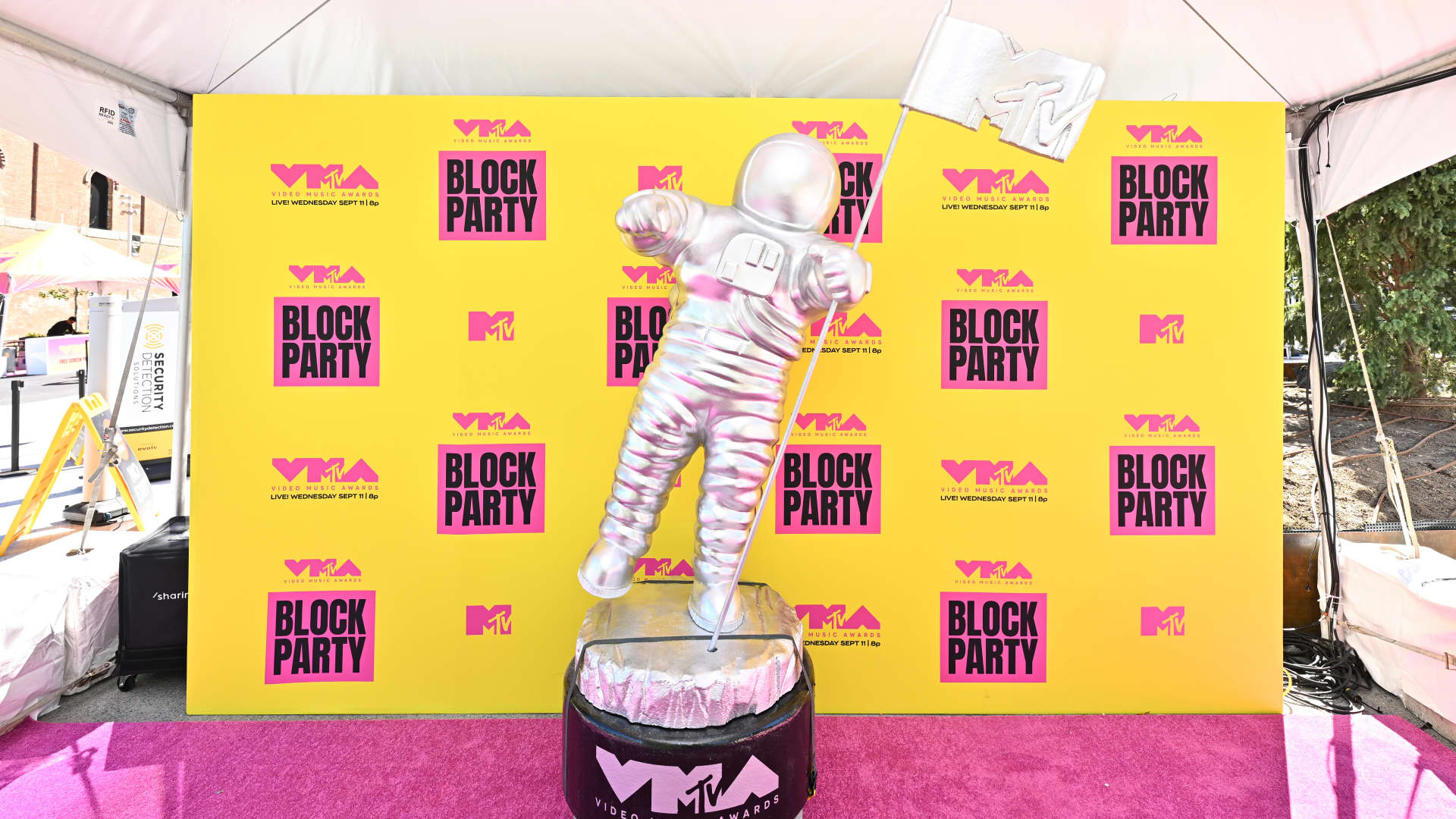 Live shopping is coming to the red carpet
