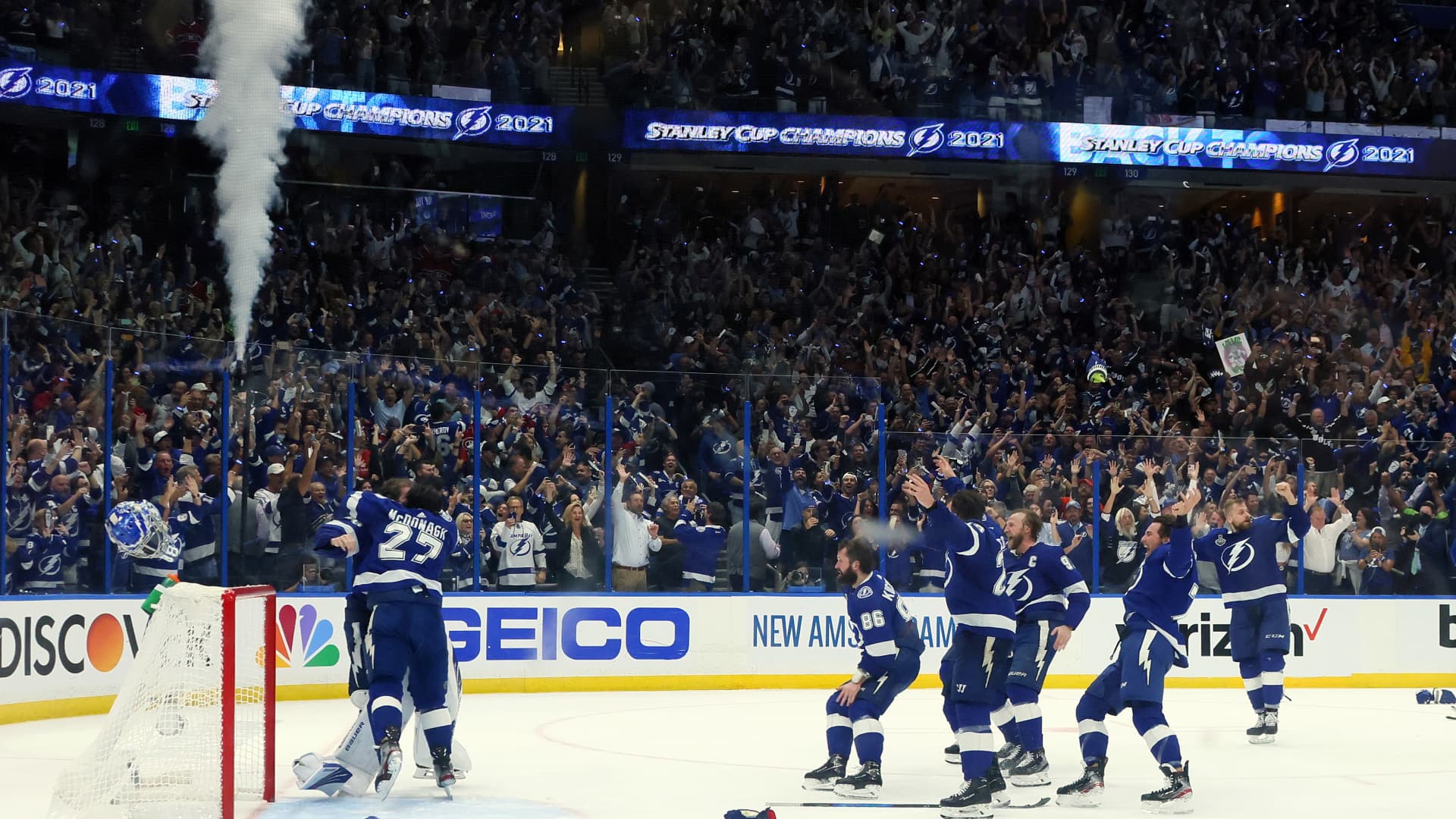 NHL Tampa Bay Lightning stake sold to investor group