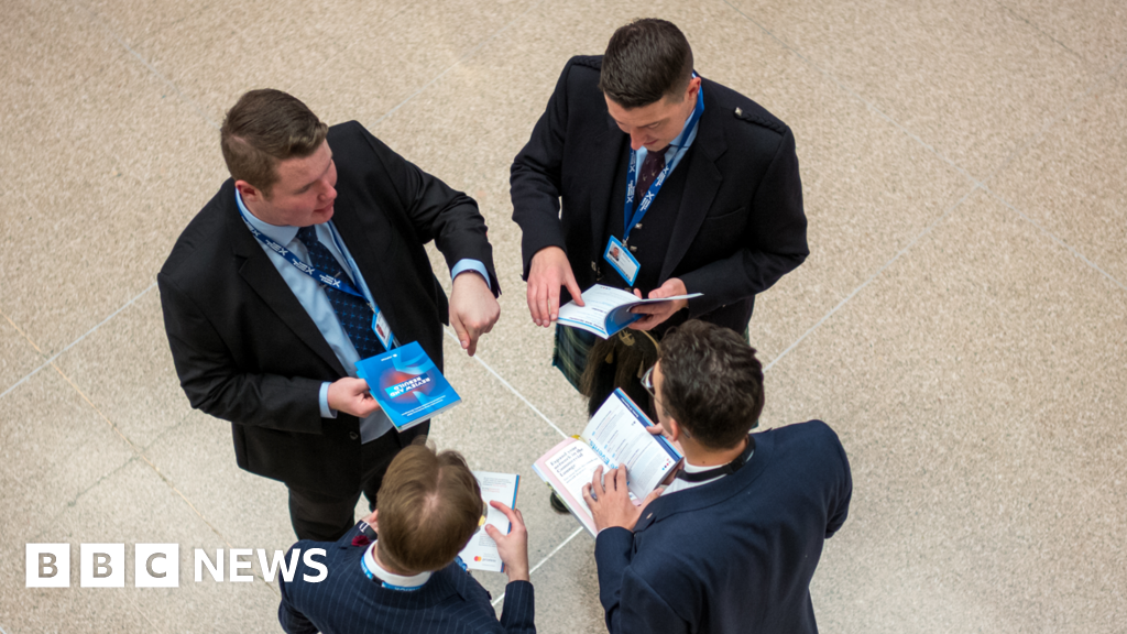 Tory members measure up leadership finalists