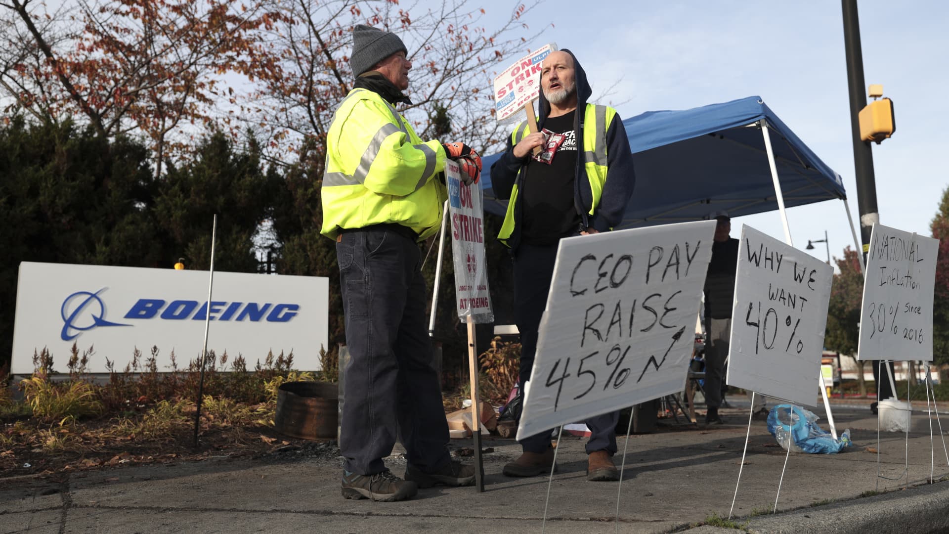 Striking Boeing machinists vote on new contract with 38% raises
