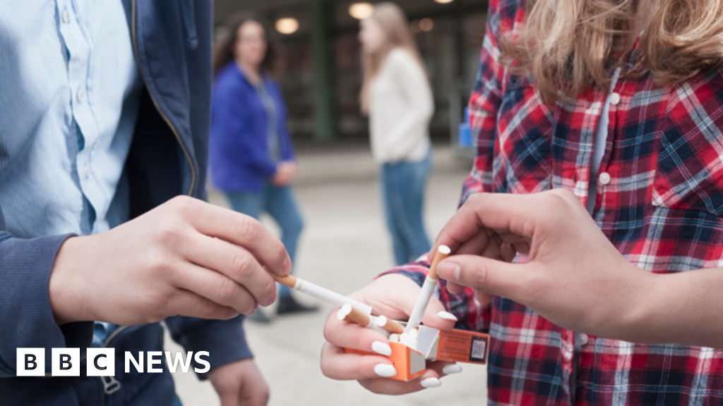 Plans to ban smoking outside hospitals and schools in England