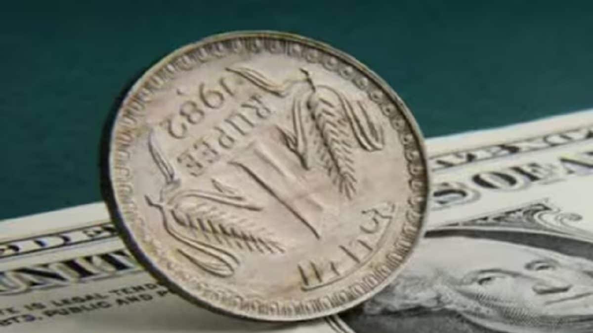 Rupee Hits Fresh All-Time Low of 84.11, Traders Say Currency Likely to Remain in Narrow Range