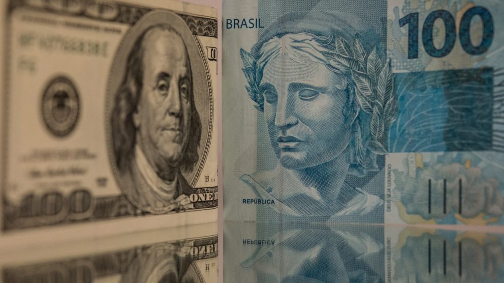 Mexican Peso Gains Slightly After Christmas – FX Leaders