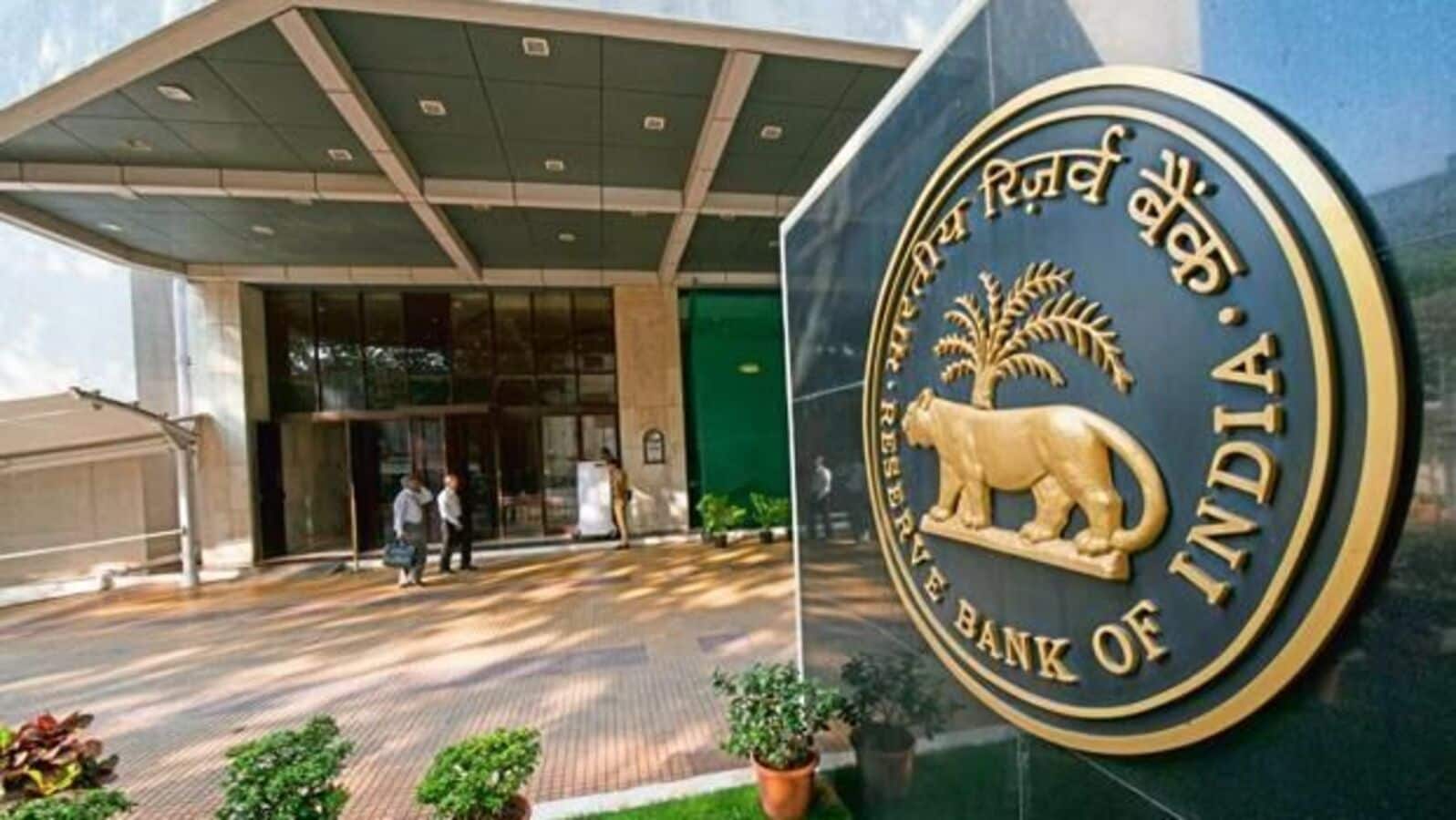 India’s forex reserves drop $2 bn to $653 bn in December; RBI estimates 11-months of import amid multi-month low