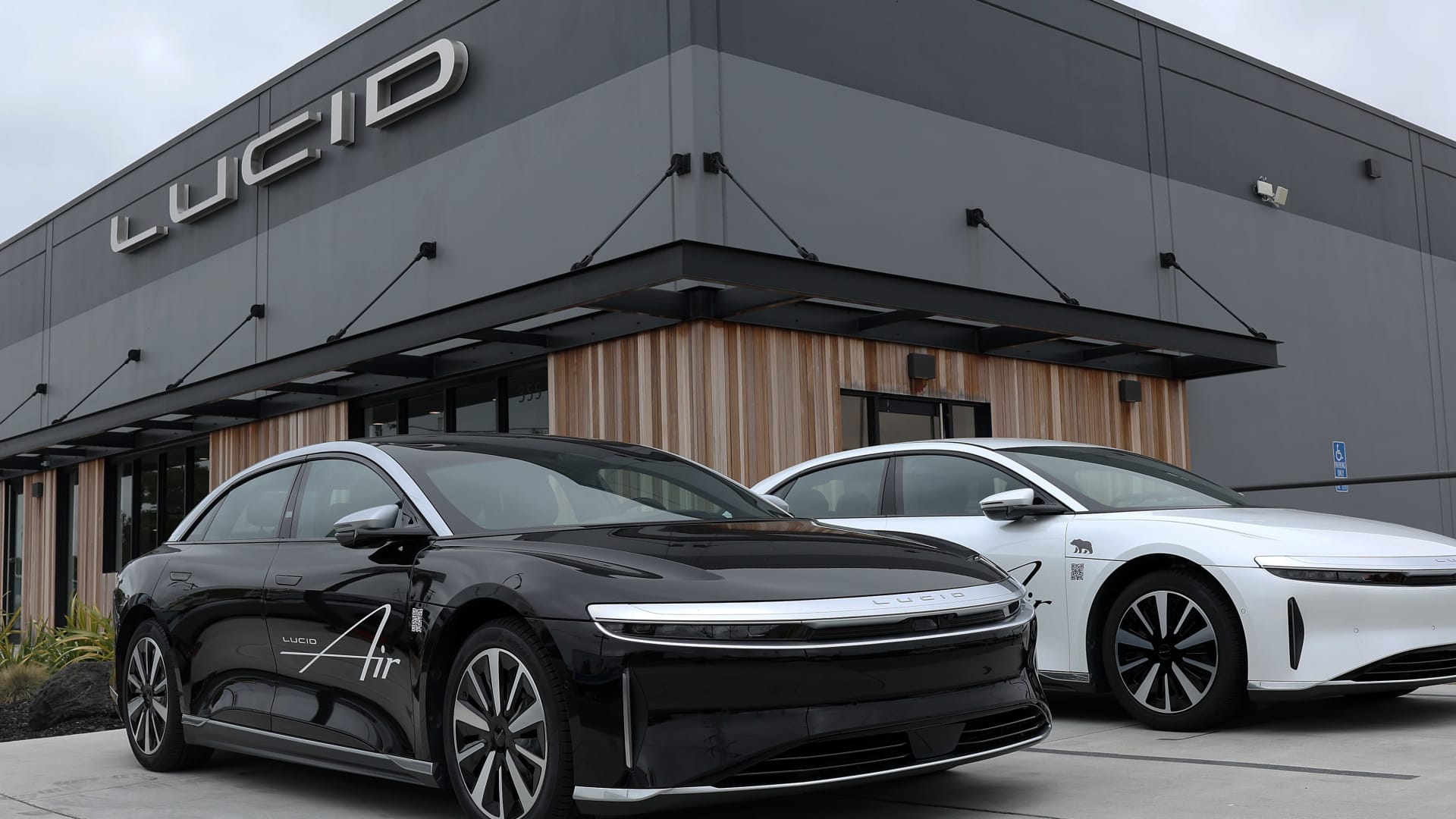 Lucid reports record quarterly deliveries, meets production target