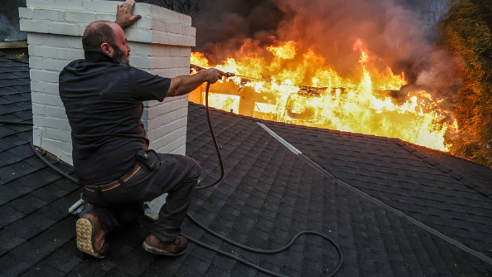 Shares of California utility Edison International drop more than 10% as wildfires rage