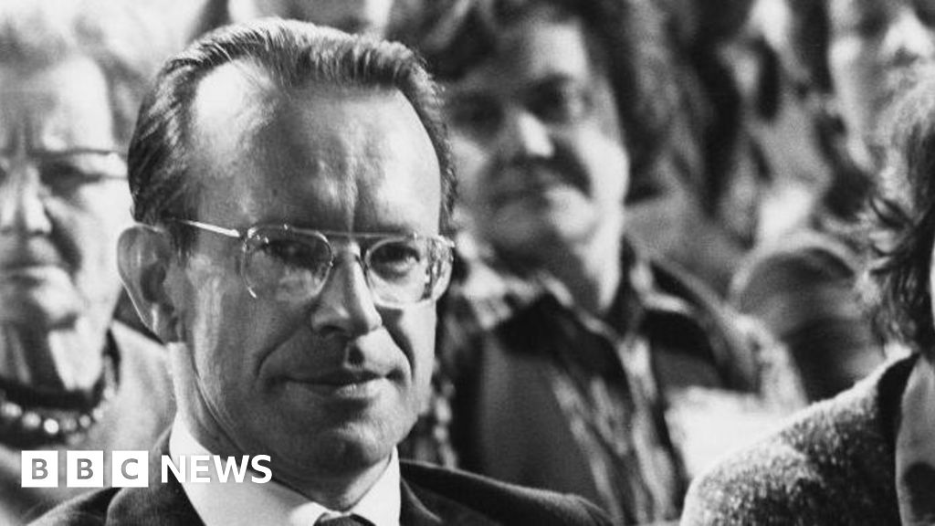 Joe Haines, former press secretary to Harold Wilson, dies aged 97