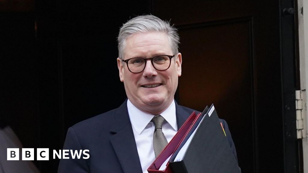 Starmer under fire amid row over cost of Chagos Islands deal