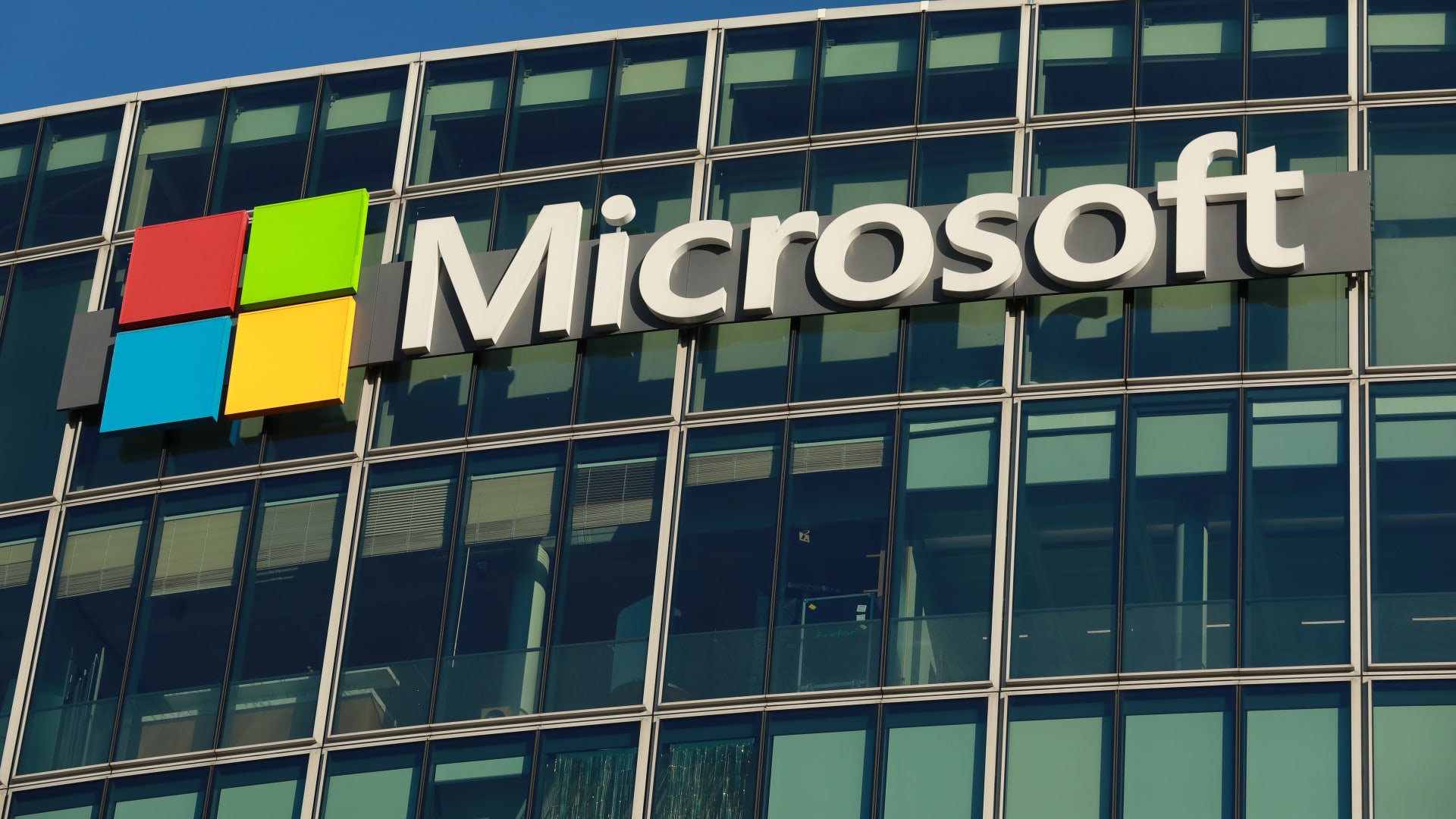 Top Wall Street analysts are confident on the outlook for these 3 stocks
