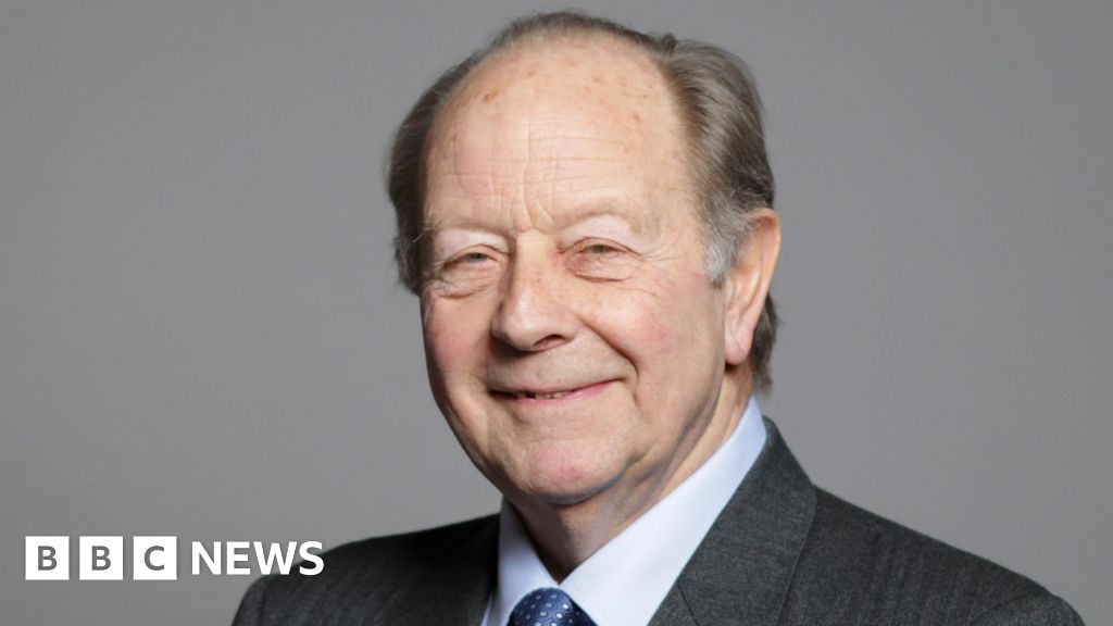Tory peer Lord Hamilton apologises for Holocaust memorial comment
