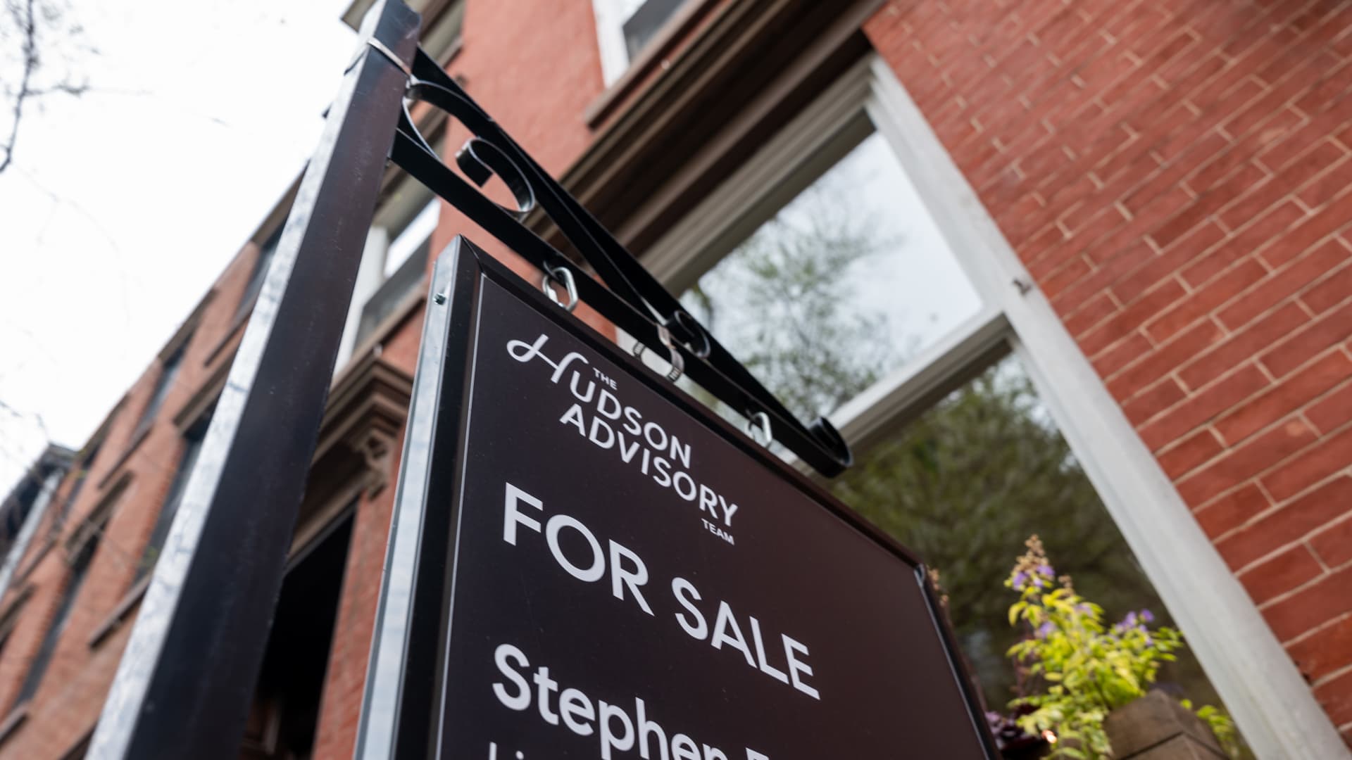 Mortgage rates surge over 7% as tariffs hit bond market