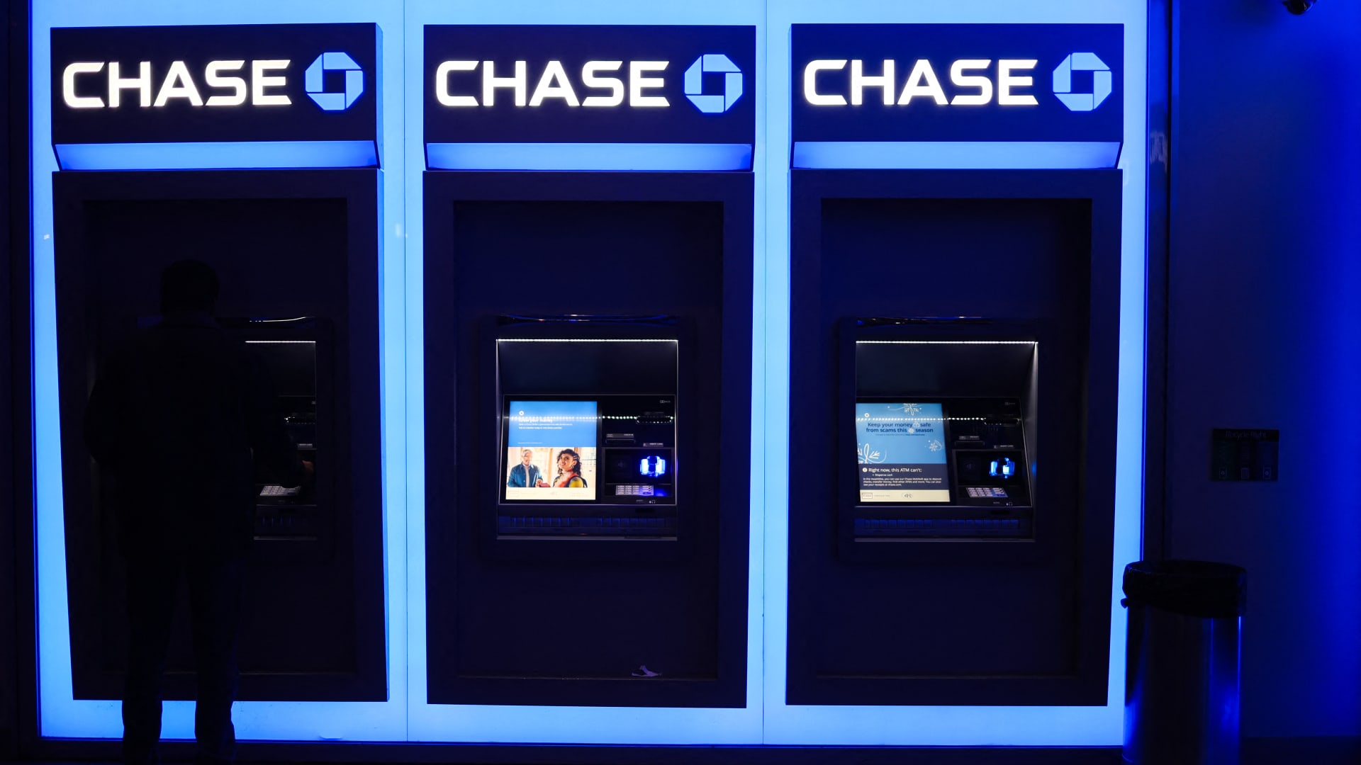 JPMorgan Chase infinite money glitch: Bank sues more customers