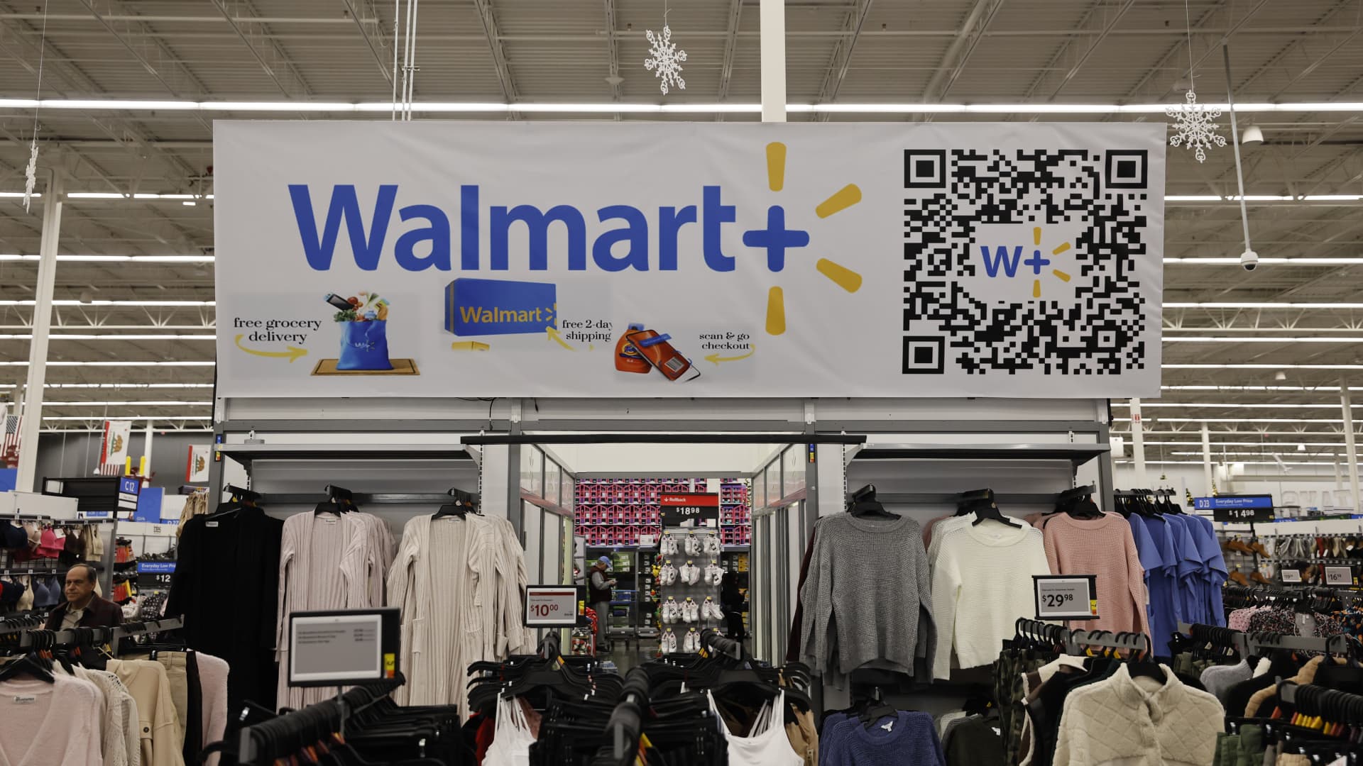 Walmart+ memberships boost sales amid Trump tariffs, recession fears