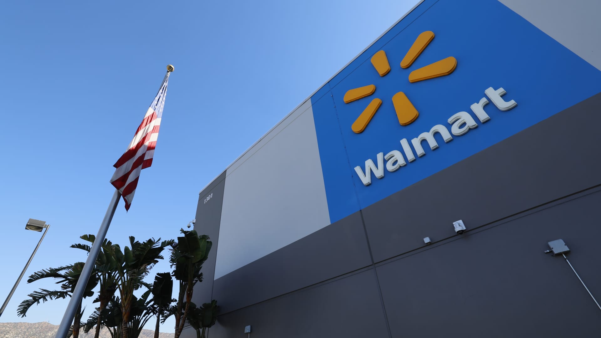 Walmart pulls Q1 guidance due to Trump tariffs
