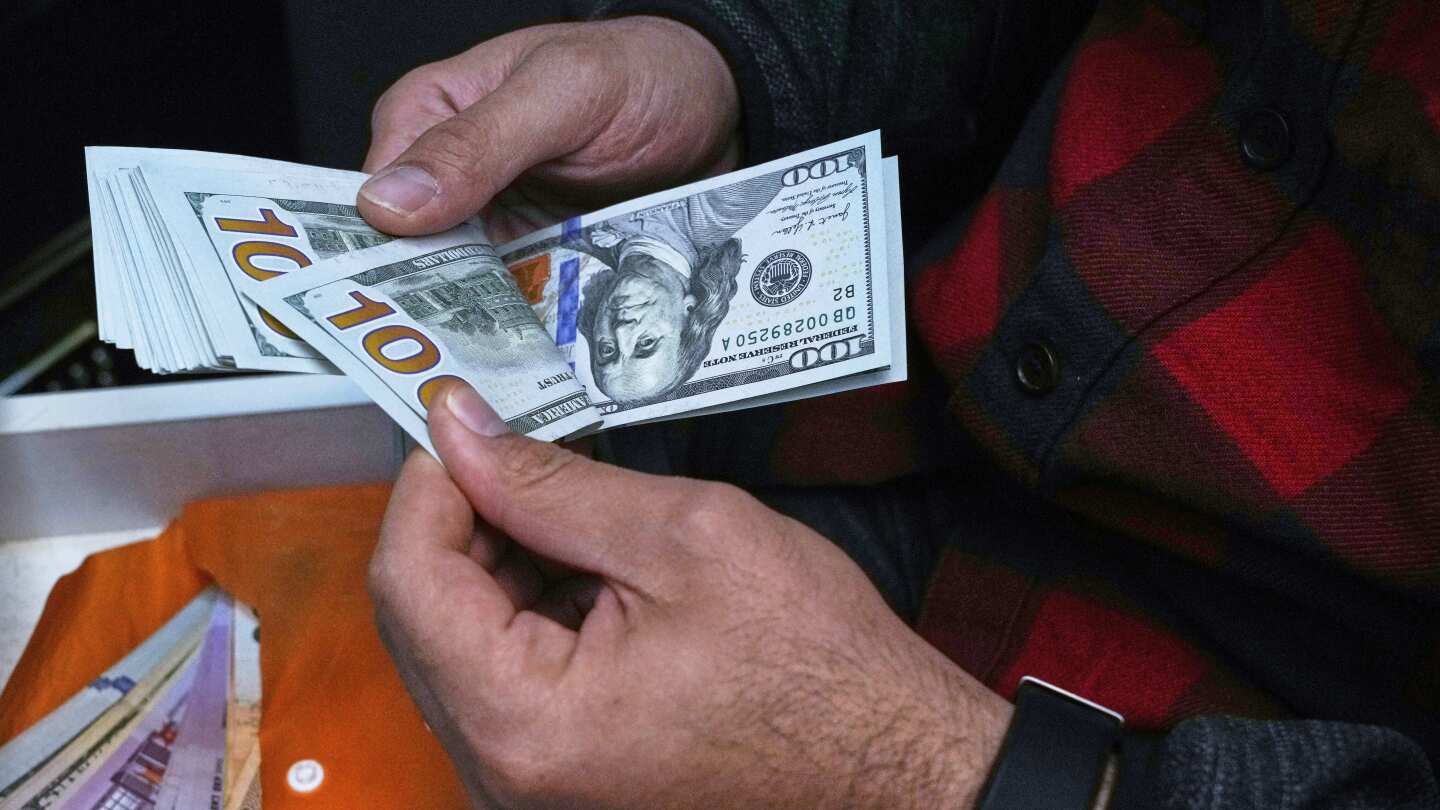 Iran currency falls to record low of 1,043,000 rials to $1