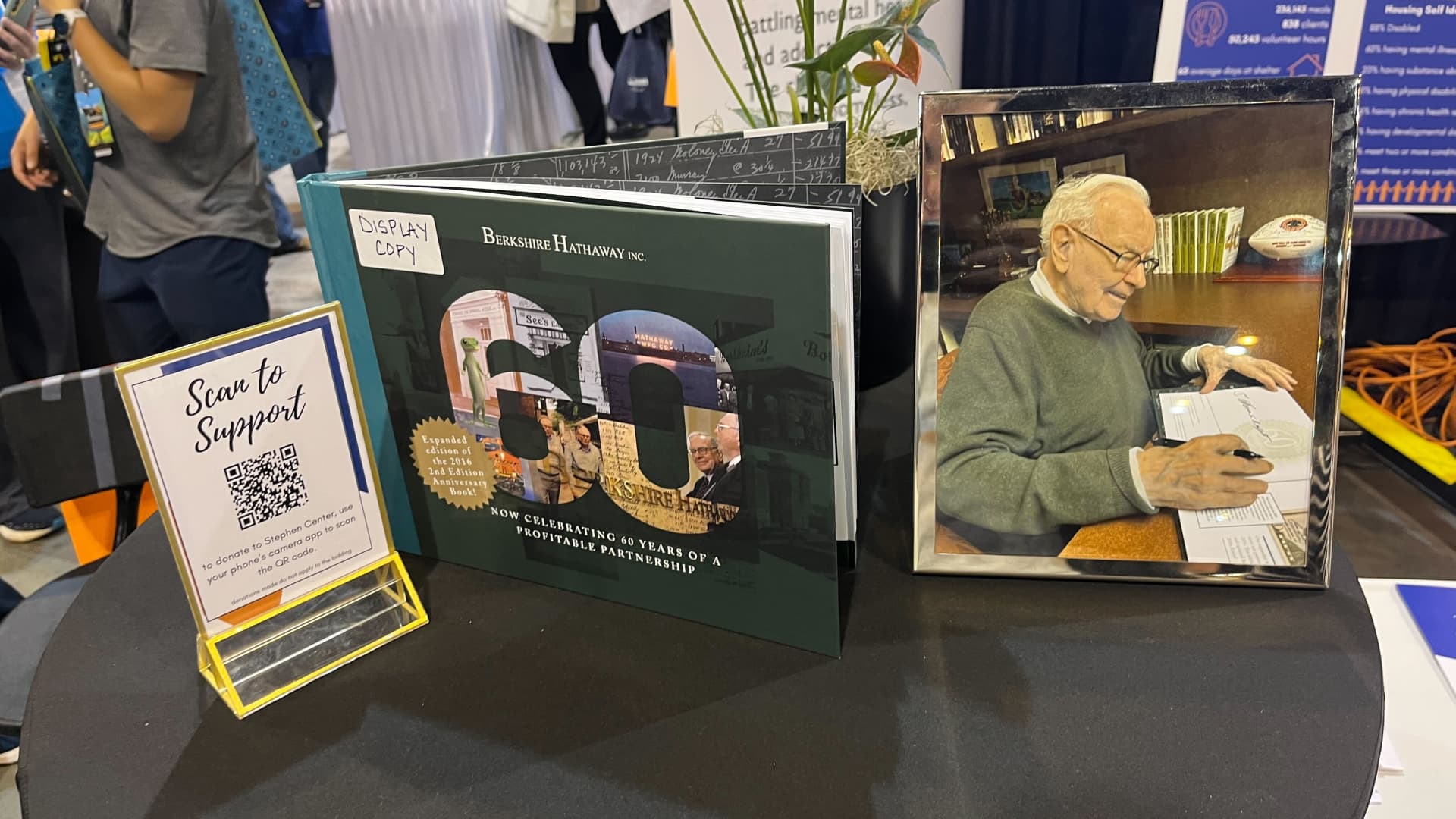Autographed Warren Buffett books fetch as much as $100,000 at auction