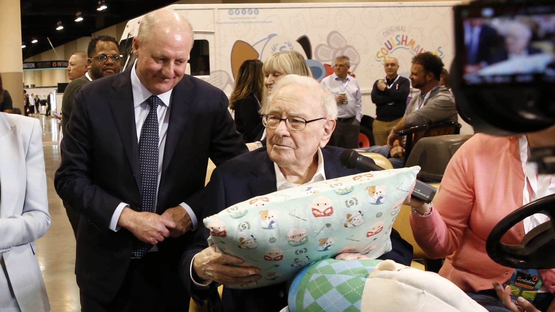 Small investors rushed into Berkshire shares during dip even after their hero Buffett set exit