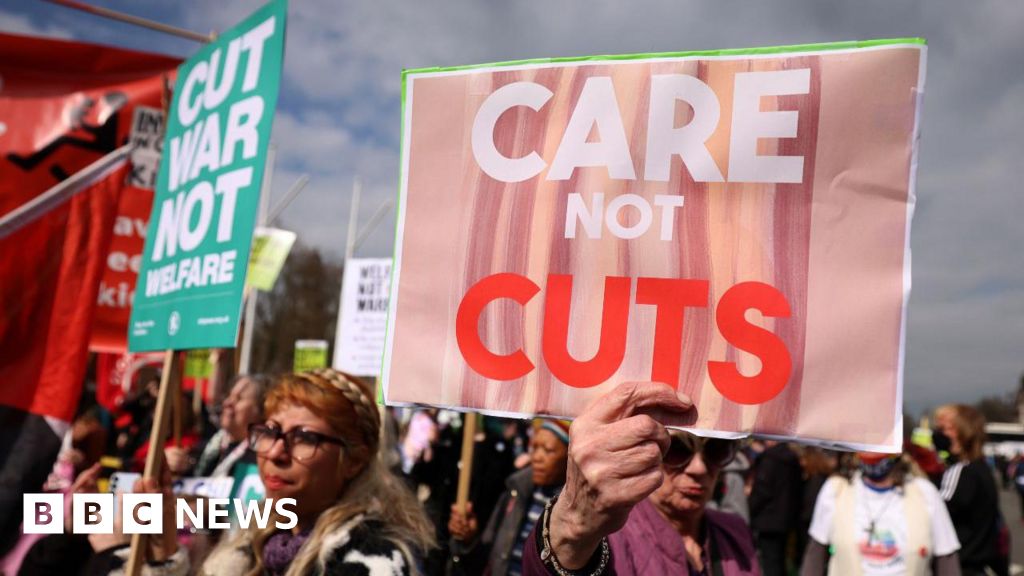 Labour MPs signal rebellion over benefits cuts